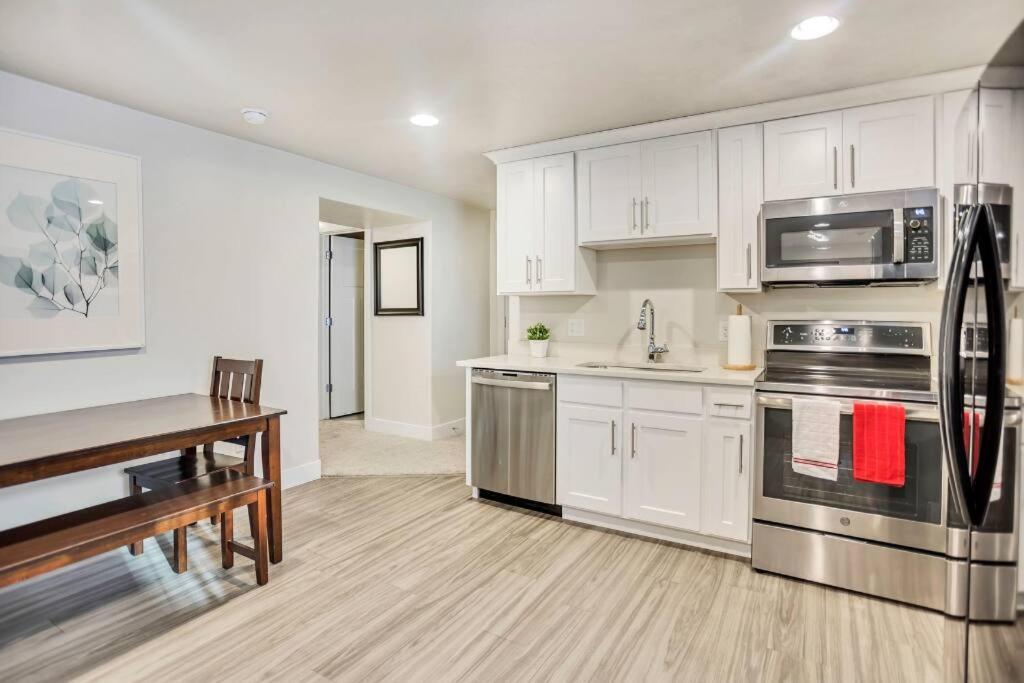 New Furnished 2Bd Apt! Great For Long Stays Vineyard Bagian luar foto