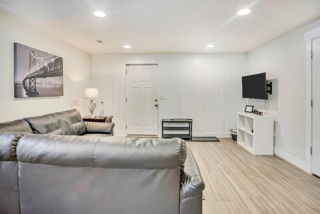 New Furnished 2Bd Apt! Great For Long Stays Vineyard Bagian luar foto